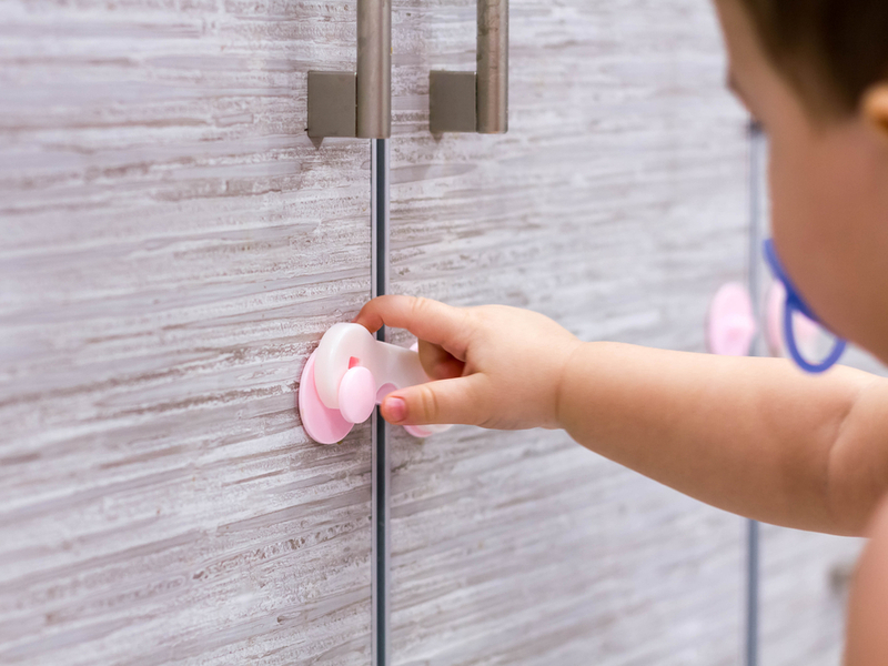 Zaštita za djecu na ormaru